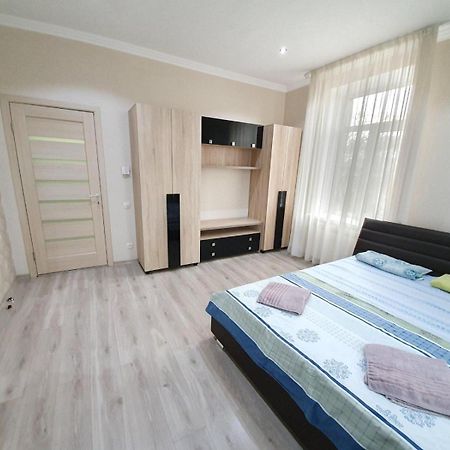 Tourist Home At Stefan Cel Mare With 2 Rooms คีชีเนา ภายนอก รูปภาพ