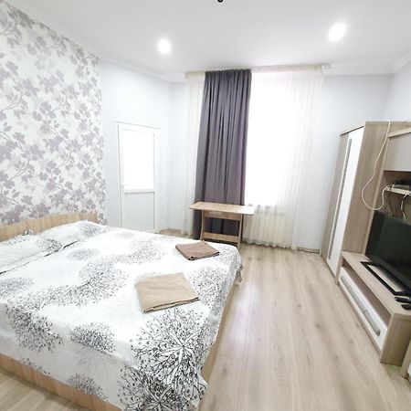 Tourist Home At Stefan Cel Mare With 2 Rooms คีชีเนา ภายนอก รูปภาพ